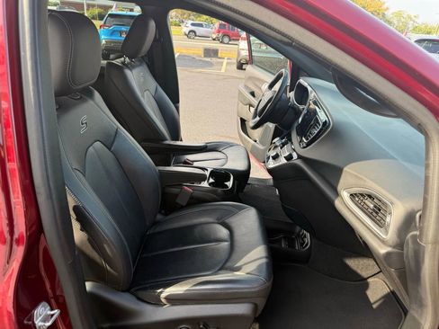 Used 2018 Chrysler Pacifica Touring-L w/ Premium Audio Group image 50