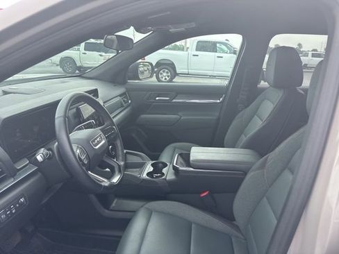 Used 2026 GMC Terrain AT4 w/ LPO, Floor Liner Package AWD/4WD image 15