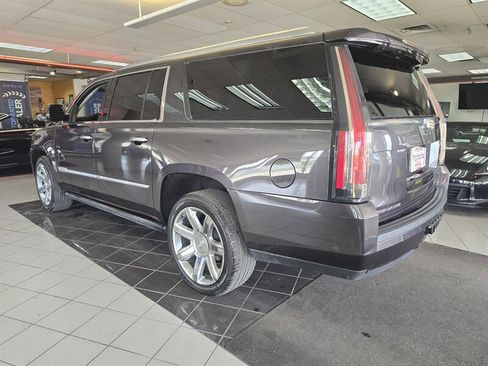 Used 2017 Cadillac Escalade ESV Premium Luxury image 6