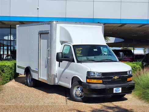 New 2025 Chevrolet Express 3500 1WT w/ Power Convenience Package image 4
