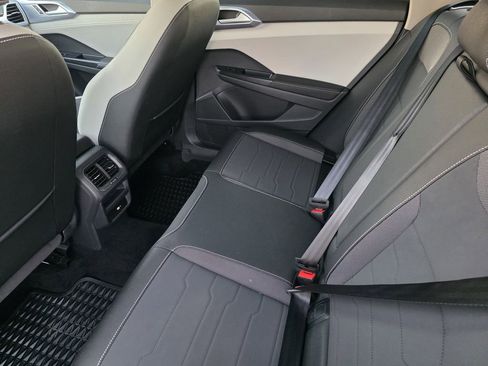 Used 2025 Volkswagen Taos SE image 20