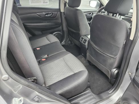 Used 2020 Nissan Rogue SV image 22