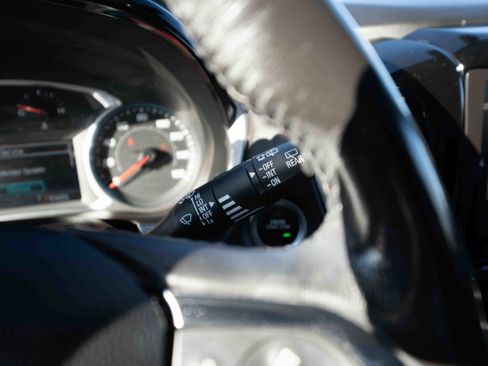 Used 2019 Chevrolet Traverse LT image 14