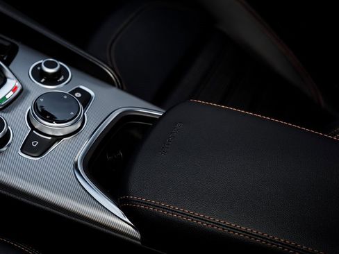 New 2025 Alfa Romeo Giulia AWD w/ Driving Assist Package image 21