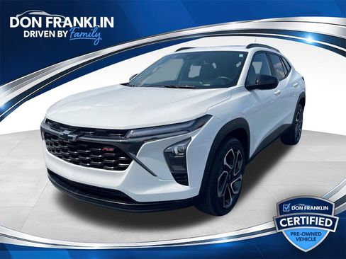 Used 2025 Chevrolet Trax RS w/ Sunroof Package FWD image 1