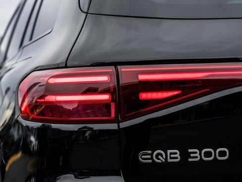 Certified 2024 Mercedes-Benz EQB 300 300 image 8
