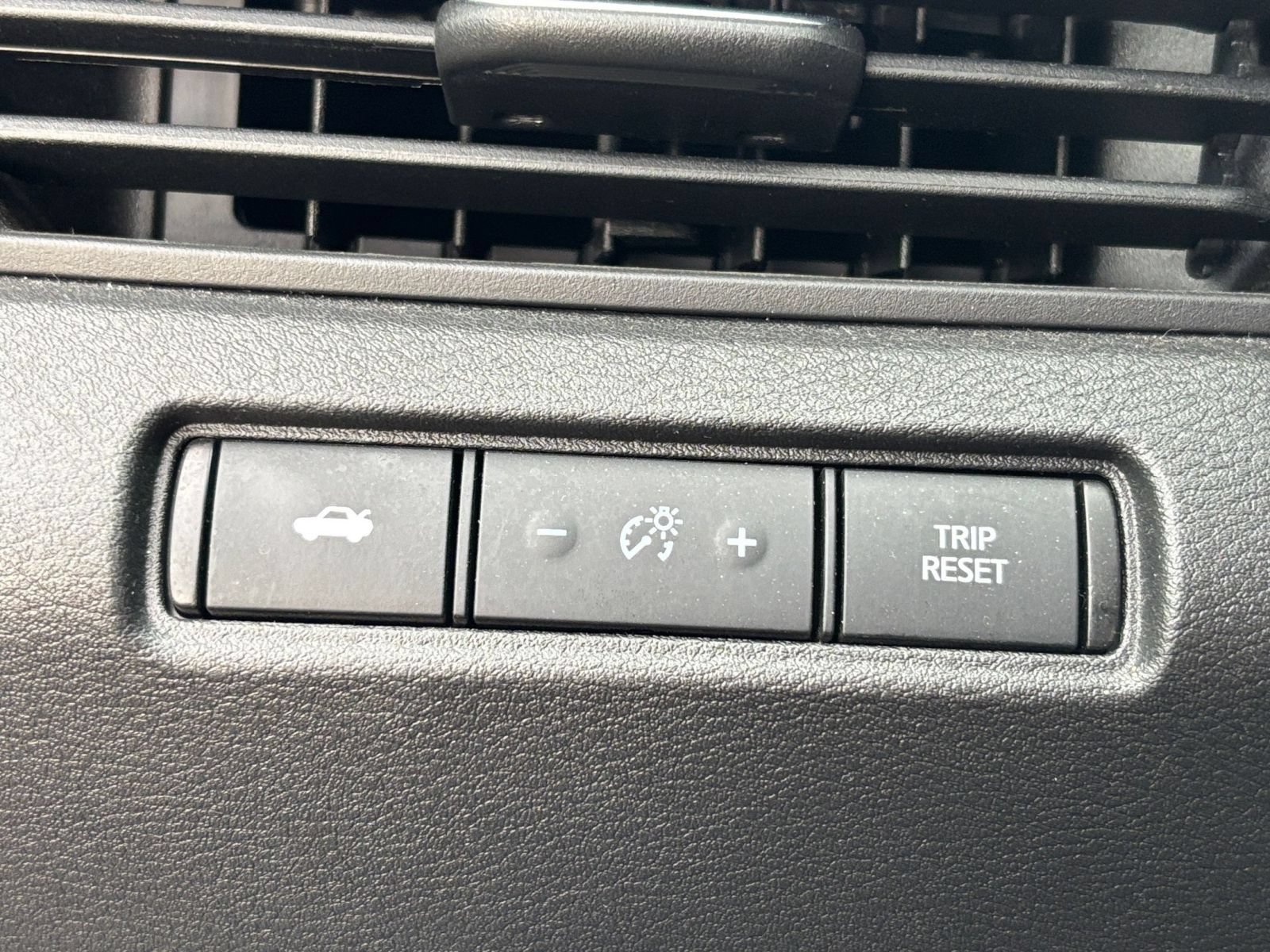 Used 2025 Nissan Altima 2.5 SV FWD image 22