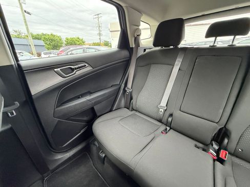 Used 2025 Kia Sportage LX FWD image 38