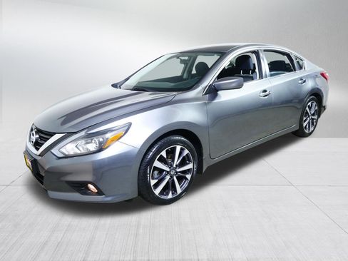 Used 2016 Nissan Altima 2.5 SR FWD image 3