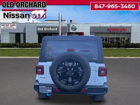 Used 2022 Jeep Wrangler Unlimited Sahara AWD/4WD image 5