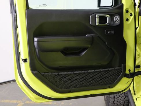 Used 2024 Jeep Gladiator Rubicon AWD/4WD image 18