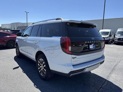 Used 2025 Ford Expedition Platinum AWD/4WD image 5