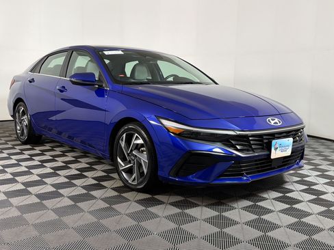 Used 2025 Hyundai Elantra Limited FWD image 26