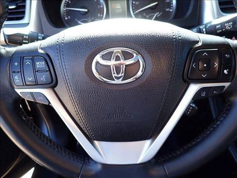 Used 2017 Toyota Highlander XLE AWD/4WD image 19