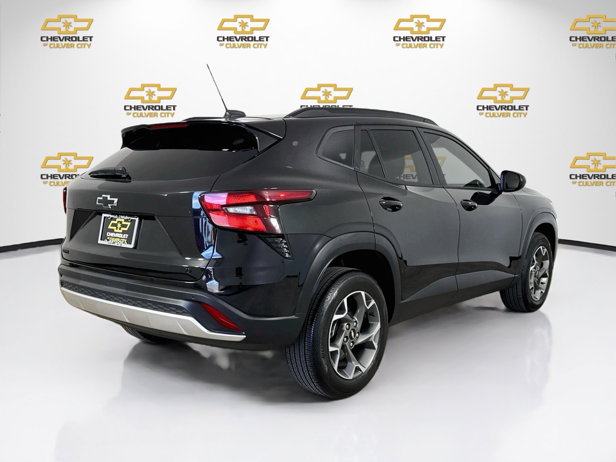 Used 2025 Chevrolet Trax LT w/ Driver Confidence Package FWD image 8