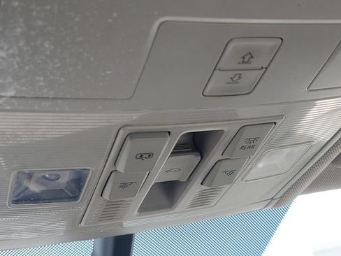Used 2019 Volkswagen Tiguan SE w/ Panoramic Sunroof Package AWD/4WD image 29