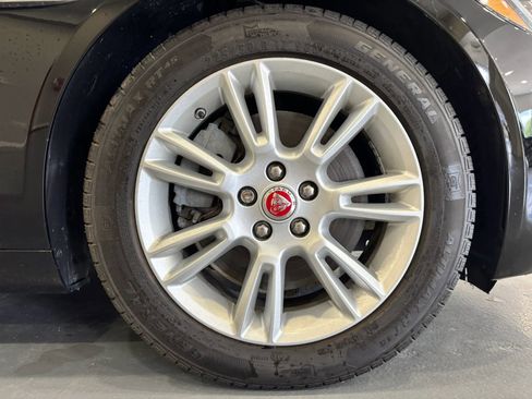 Used 2017 Jaguar XE Premium RWD image 51