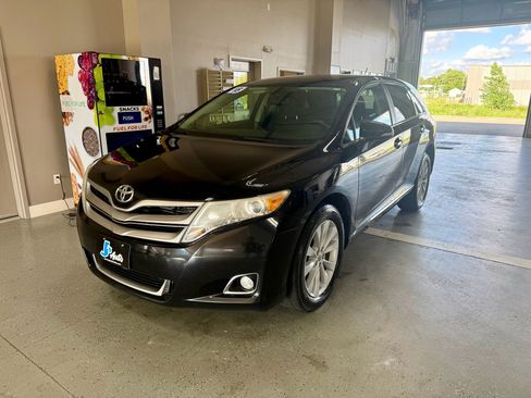 Used 2015 Toyota Venza LE FWD image 2
