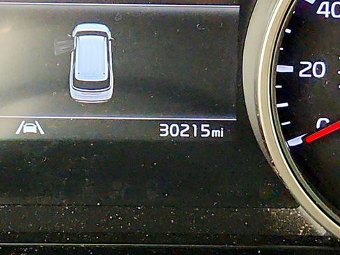 Used 2024 Kia Carnival EX FWD image 15