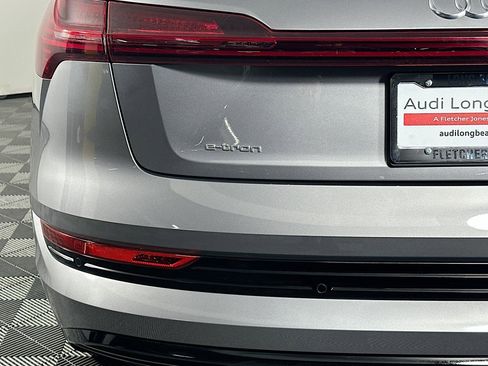 Used 2022 Audi e-tron Premium w/ Convenience Plus Package image 16