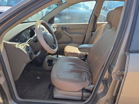 Used 2003 Ford Focus SE FWD image 8