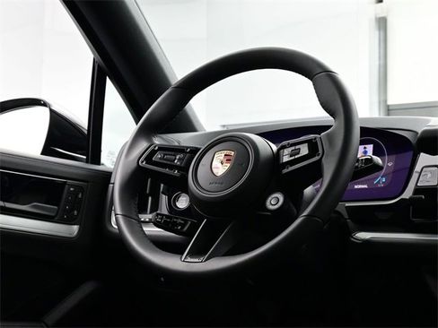 Used 2026 Porsche Cayenne S image 21