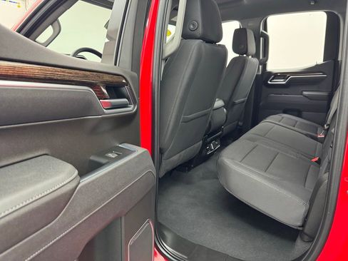 Used 2025 GMC Sierra 1500 Elevation image 38