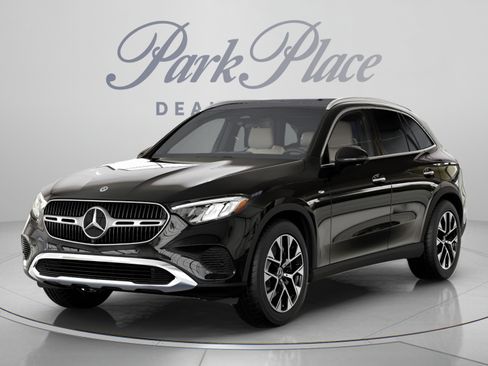 Used 2025 Mercedes-Benz GLC 350e 4MATIC image 40