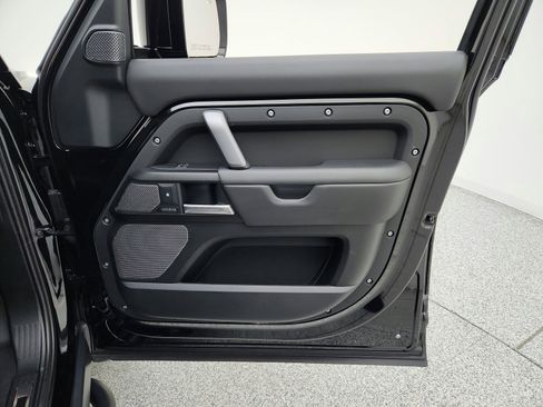 Used 2024 Land Rover Defender 110 V8 image 27