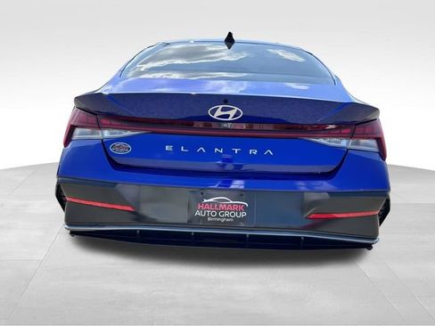 Used 2024 Hyundai Elantra SEL w/ Convenience Package FWD image 3