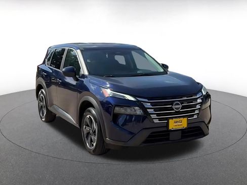 Used 2025 Nissan Rogue SV AWD/4WD image 3