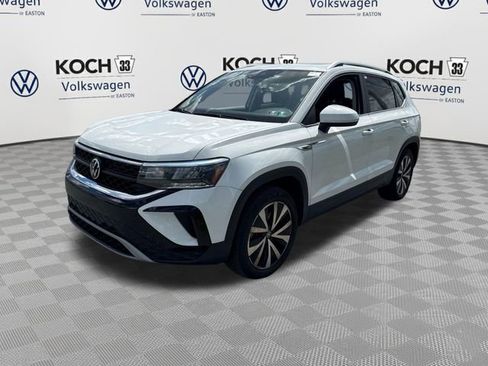 Used 2023 Volkswagen Taos SE w/ Panoramic Sunroof Package AWD/4WD image 3