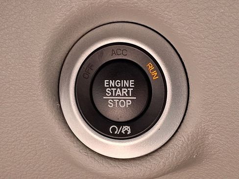 Used 2024 Chrysler Pacifica Touring-L FWD image 23