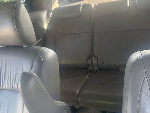 Used 2010 Toyota Sienna XLE image 8