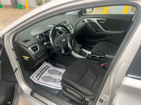 Used 2015 Hyundai Elantra SE w/ Option Group 03 image 2