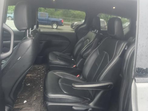 Used 2021 Chrysler Pacifica Touring-L w/ S Appearance Package FWD image 8