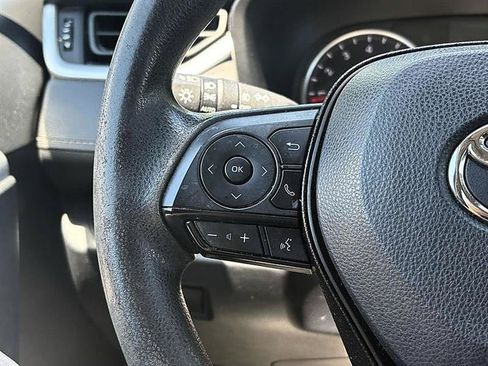 Used 2020 Toyota RAV4 XLE FWD image 19