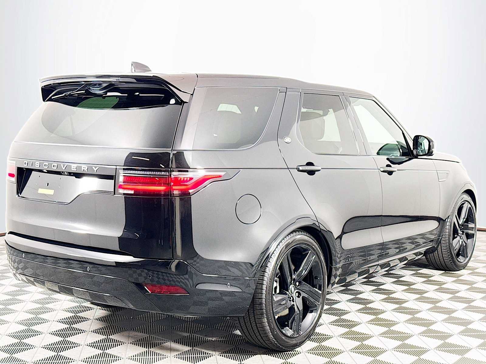 New 2025 Land Rover Discovery Dynamic SE AWD/4WD image 5