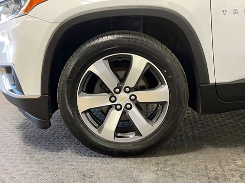 Used 2019 Chevrolet Traverse LT w/ LT Premium Package AWD/4WD image 11