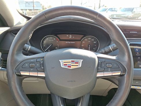 Used 2023 Cadillac XT4 Luxury w/ Cold Weather Package image 20