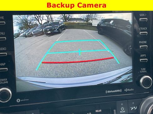 Used 2022 Toyota Highlander XLE AWD/4WD image 16