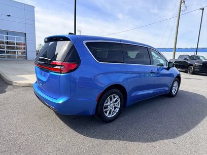 New 2026 Chrysler Pacifica Select
