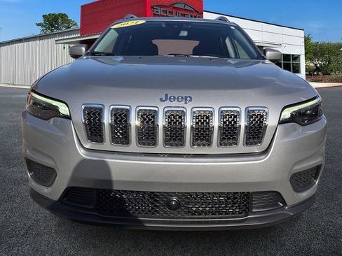 Used 2021 Jeep Cherokee Latitude w/ Mopar Interior Package image 8