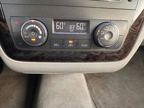 Used 2009 Cadillac DTS image 16