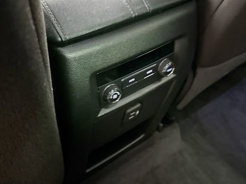 Used 2023 Chevrolet Traverse LT image 25