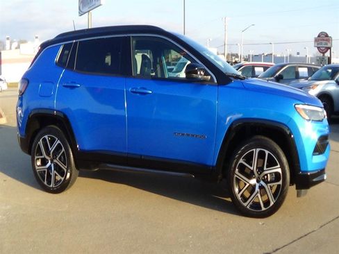 Certified 2025 Jeep Compass Limited w/ Elite Group image 5