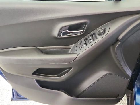 Used 2019 Chevrolet Trax LT image 32