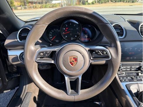 Used 2018 Porsche 718 Boxster Roadster 2D image 12