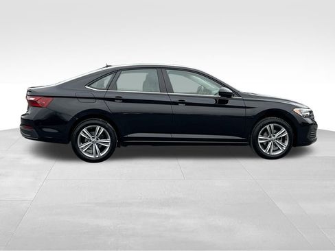 Used 2024 Volkswagen Jetta SE image 3