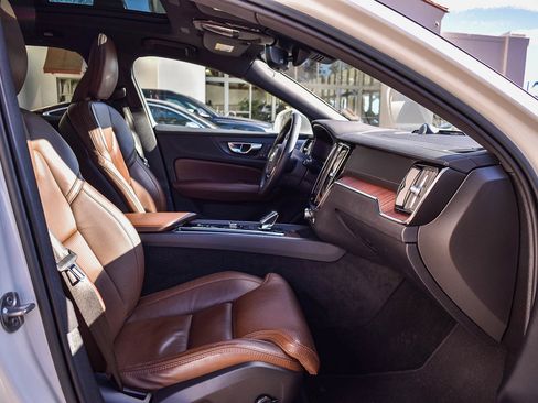 Used 2023 Volvo V60 B5 Cross Country Ultimate w/ Climate Package image 17